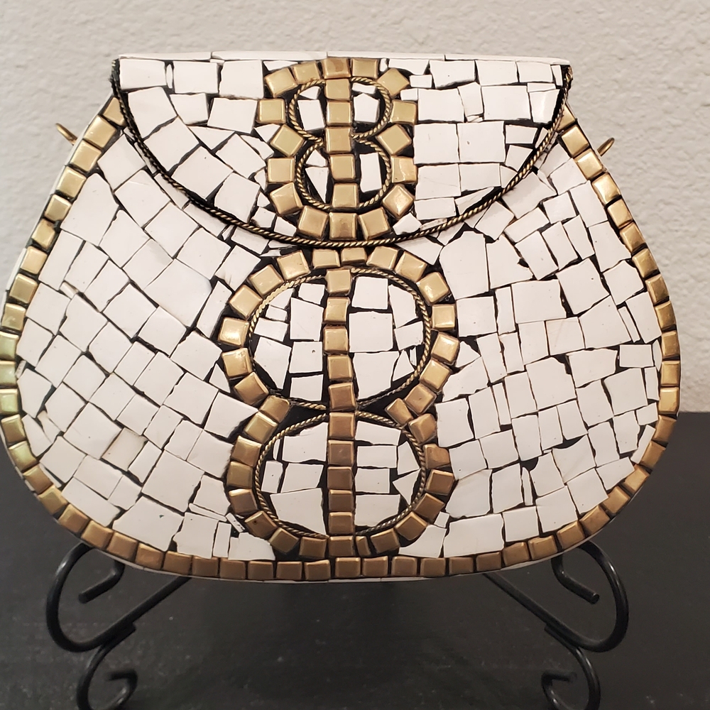 RAMLA: White and Gold Porte-Moi